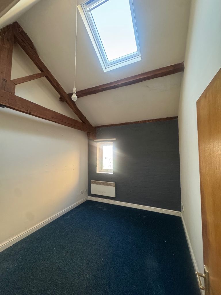 A 1/2 bed flat in heart of city centre ( York street) 