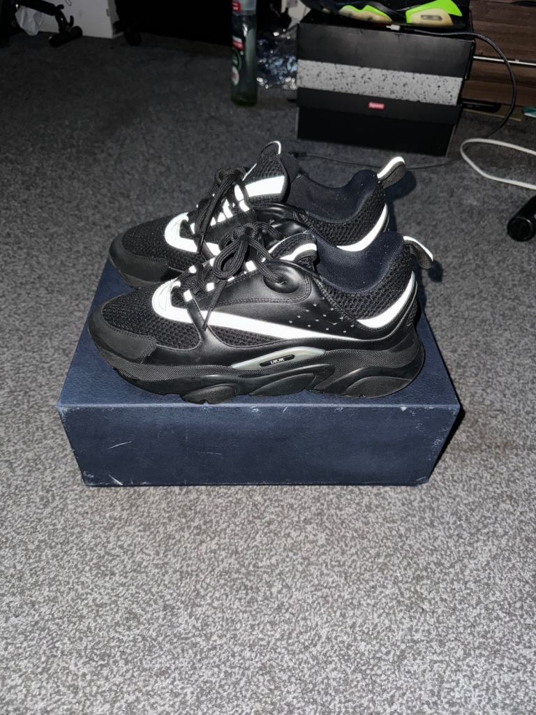 B22 ( Christian Dior )