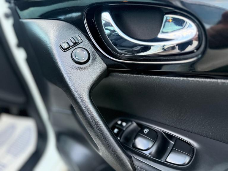 2015 Nissan Qashqai 1.2 DiG-T N-Tec+ 5dr HATCHBACK Petrol Manual