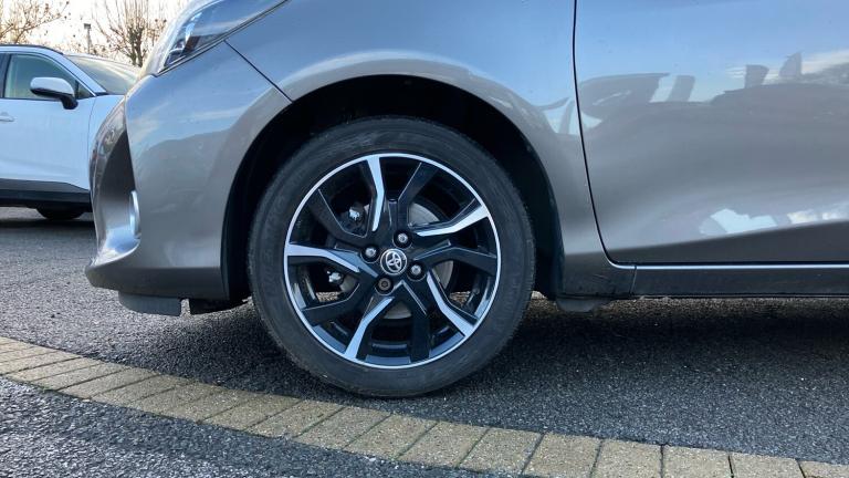 2017 Toyota Yaris 1.33 VVT-i Design 5dr Petrol Hatchback Hatchback Petrol Manual