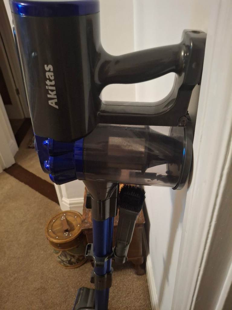 Akitas stick cleaner