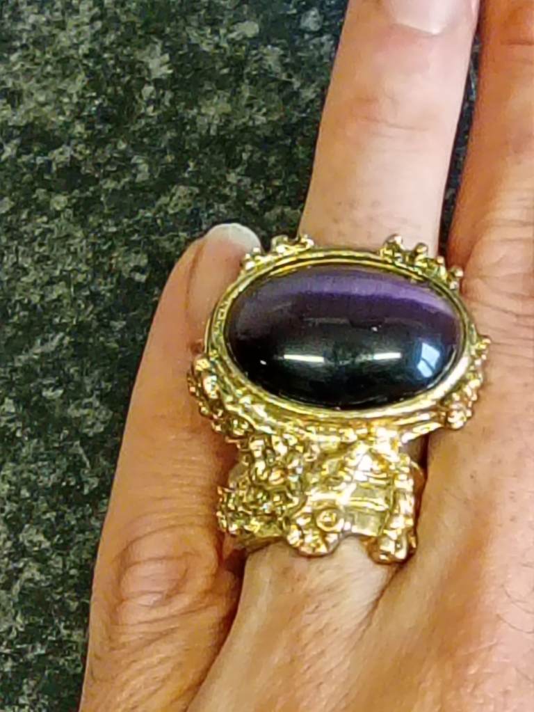 GORGEOUS. VINTAGE YSL LARGE PURPLE CABOCHON METAL GOLD COLOURGOLD