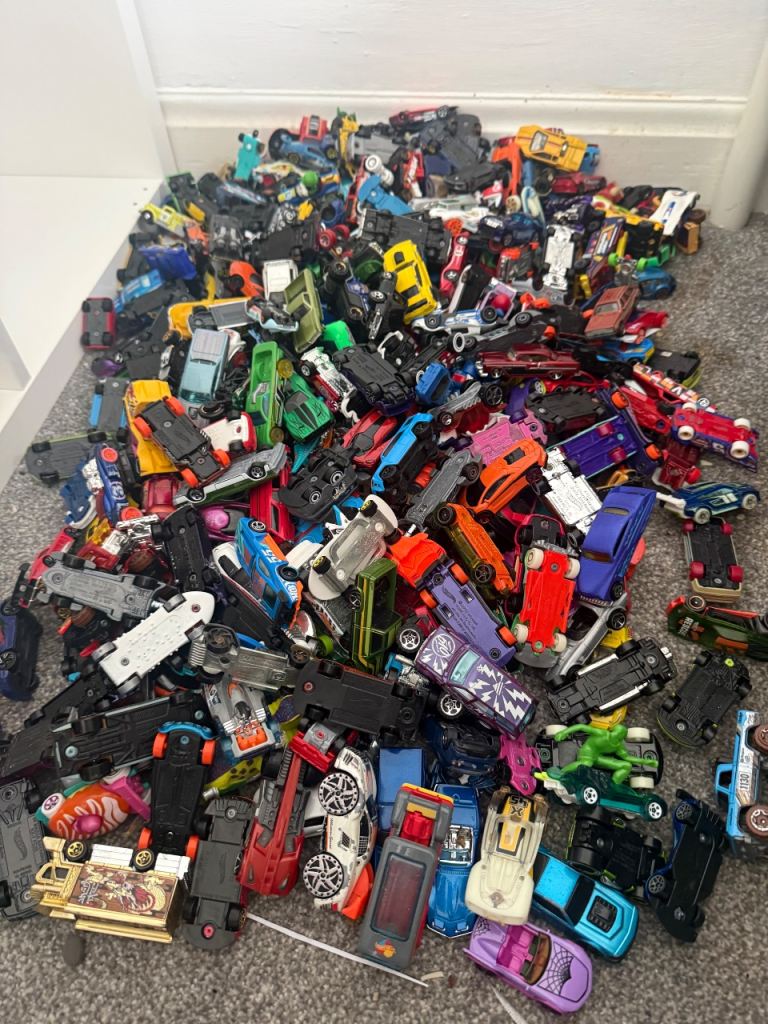 450 Hotwheels Cars