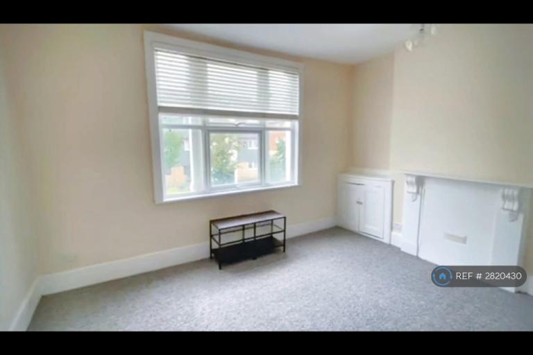 3 bedroom flat in Vicarage Lane, London, E15 (3 bed) (#2820430)