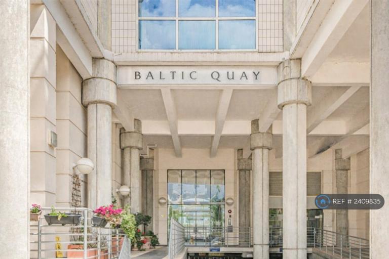 3 bedroom flat in Baltic Quay, London, SE16 (3 bed) (#2409835)