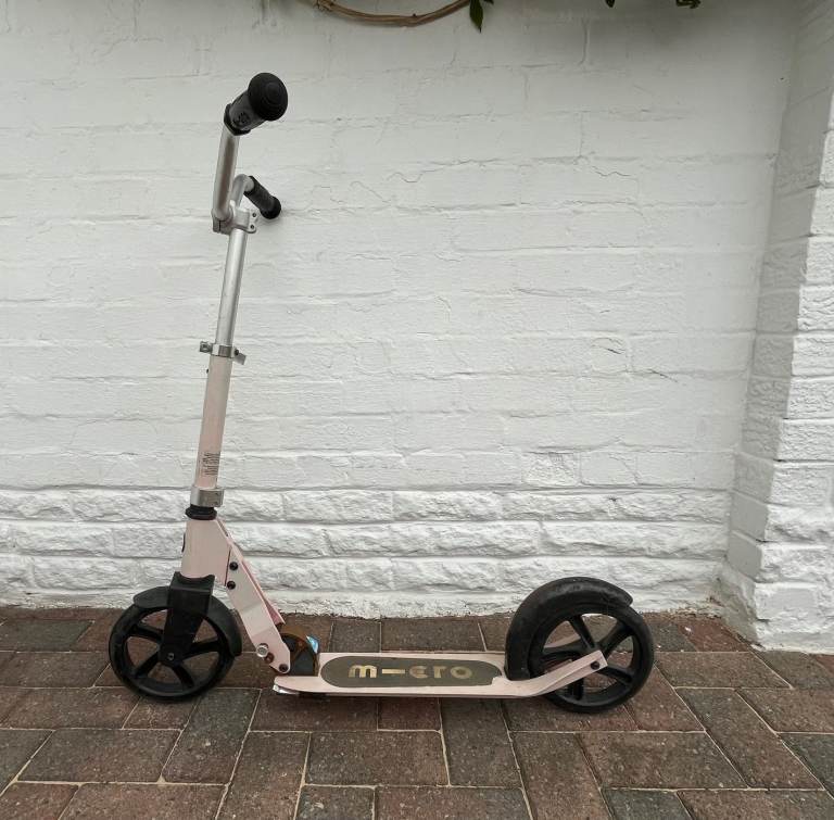 Micro Speed Deluxe Pink Scooter