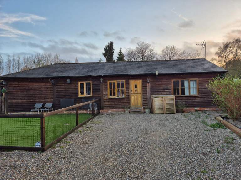 2 Bedroom Detached Cottage for rent  2 car parking spaces in beautiful rural area overlooking fields