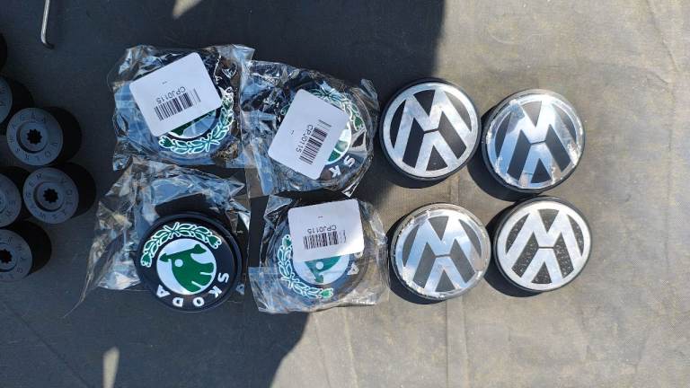 Alloy wheel centre caps 