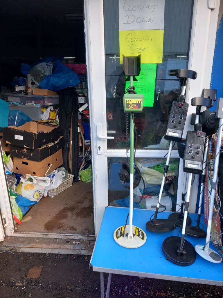 Metal detectors 12 off some boxed most unusde