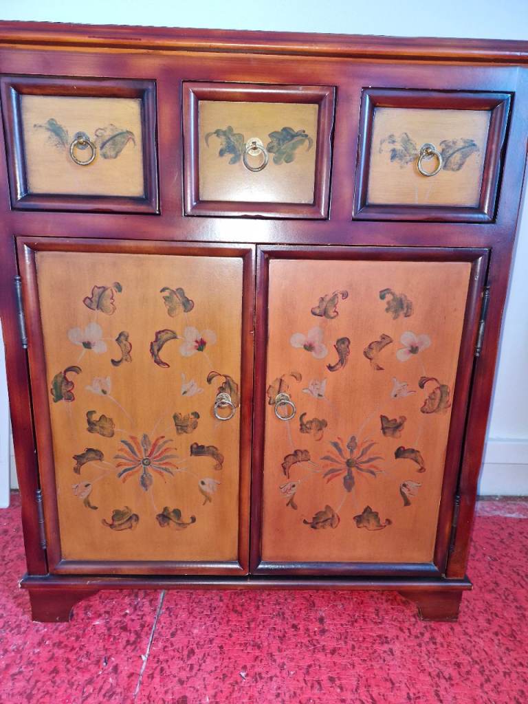 * Storage Cupboard/Sideboard *