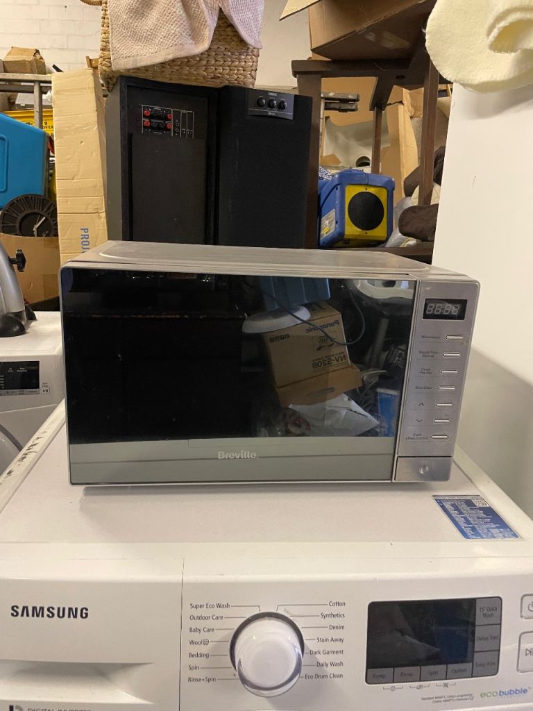 Breville BRSMW2016 Solo Microwave 20L 800W 6 Power Levels - Silver A