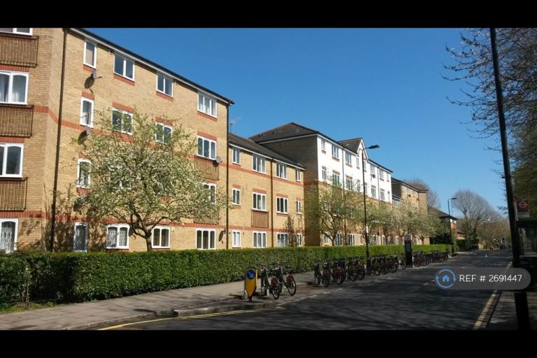 1 bedroom flat in Telegraph Place, London, E14 (1 bed) (#2691447)
