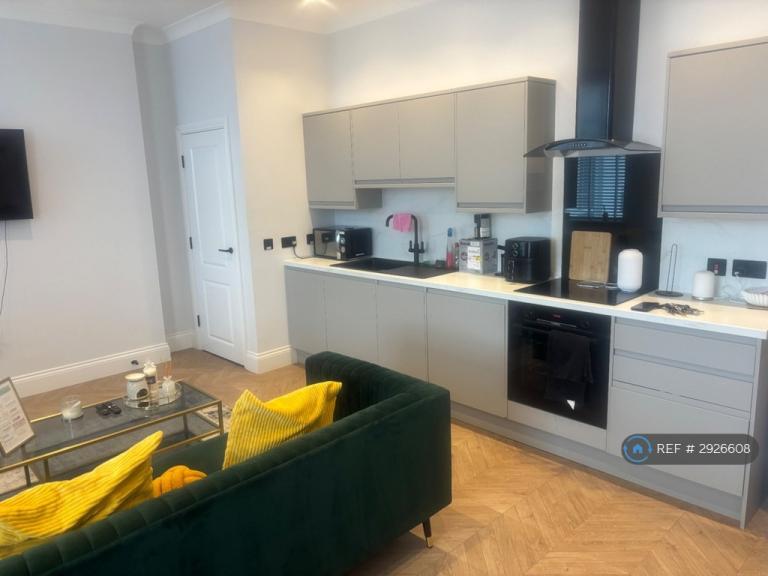 1 bedroom flat in The Salisbury, Scarborough, YO11 (1 bed) (#2926608)