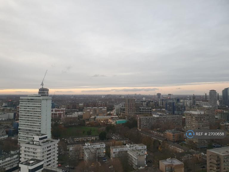 2 bedroom flat in Duval House, London, SW11 (2 bed) (#2700658)