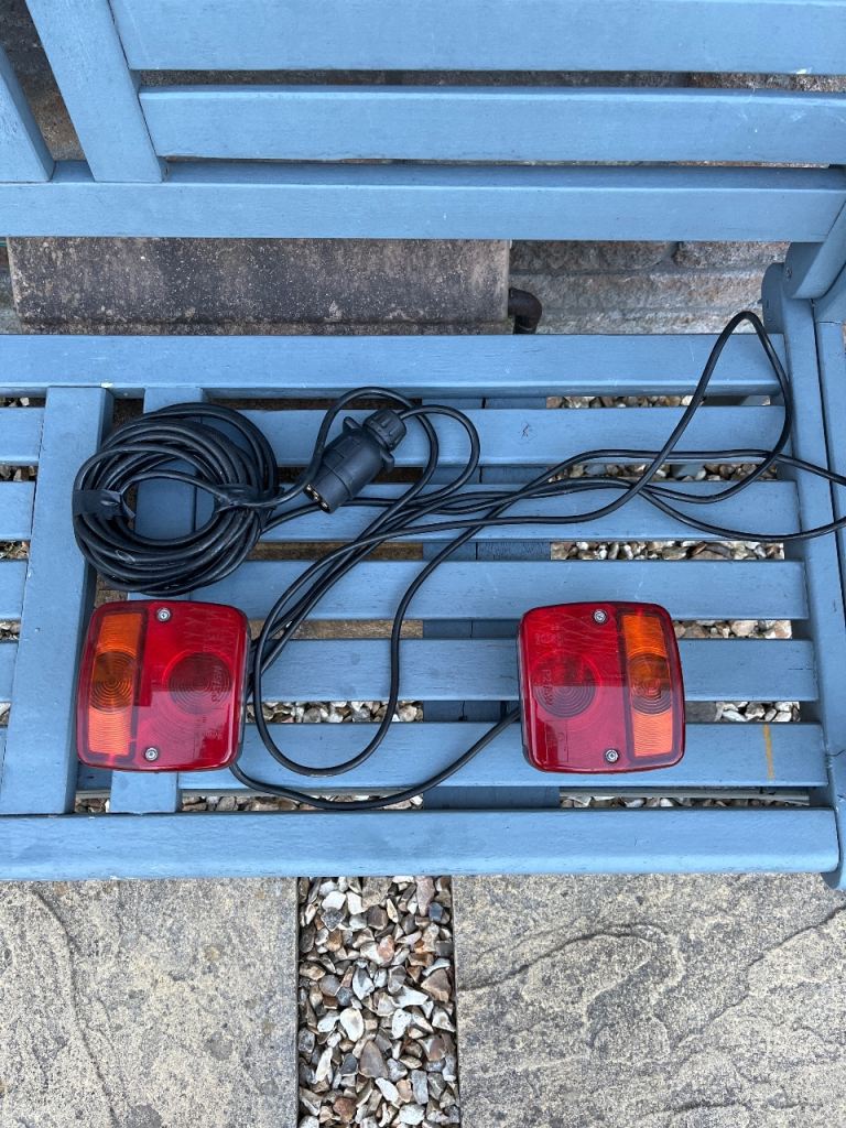 Magnetic trailer lights 