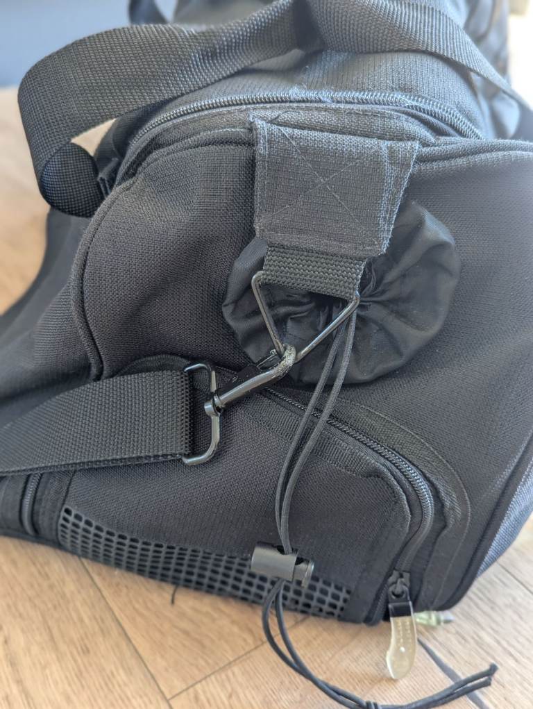 Black holdall/weekend bag with toucan design 