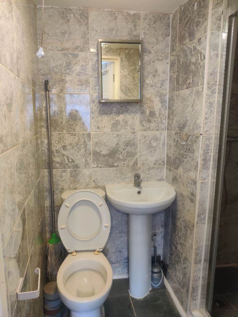 Self Contained Double bedroom available to Rent in Hounslow TW46AP 