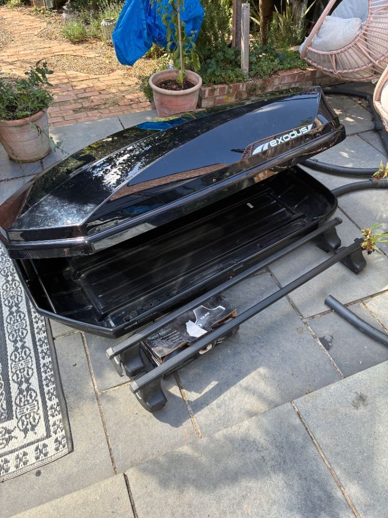 Exodus Roof Box and Thule Rapid System (model 754) roof rack feet