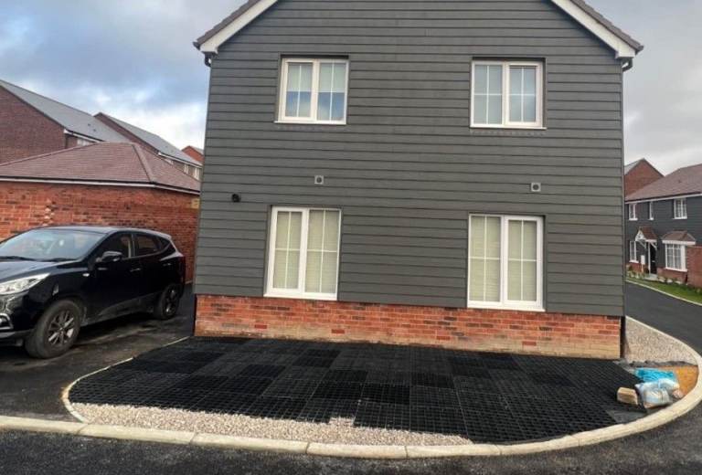 Commercial-Grade Interlocking Gravel Grids | Permeable Driveway Stabiliser Panels for Landscaping