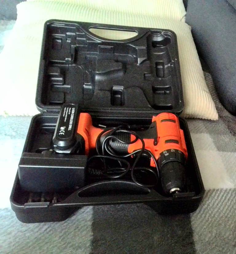 CORDLESS DRILL WITH CARRYING CASE
