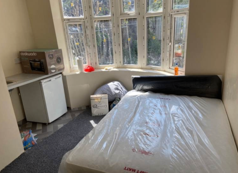 Modern Studio Flat | Furnished | Kitchen | Bills Included | Tipton Road, Sandwell, West Midlands-DY1