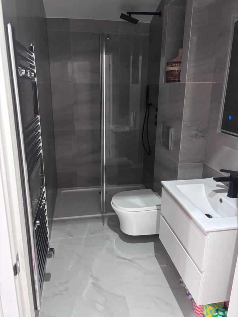 Free bathroom suite — taker removes