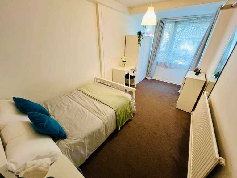 🔑 LARGE DOUBLE ROOM IN TOTTENHAM HALE 🛏️