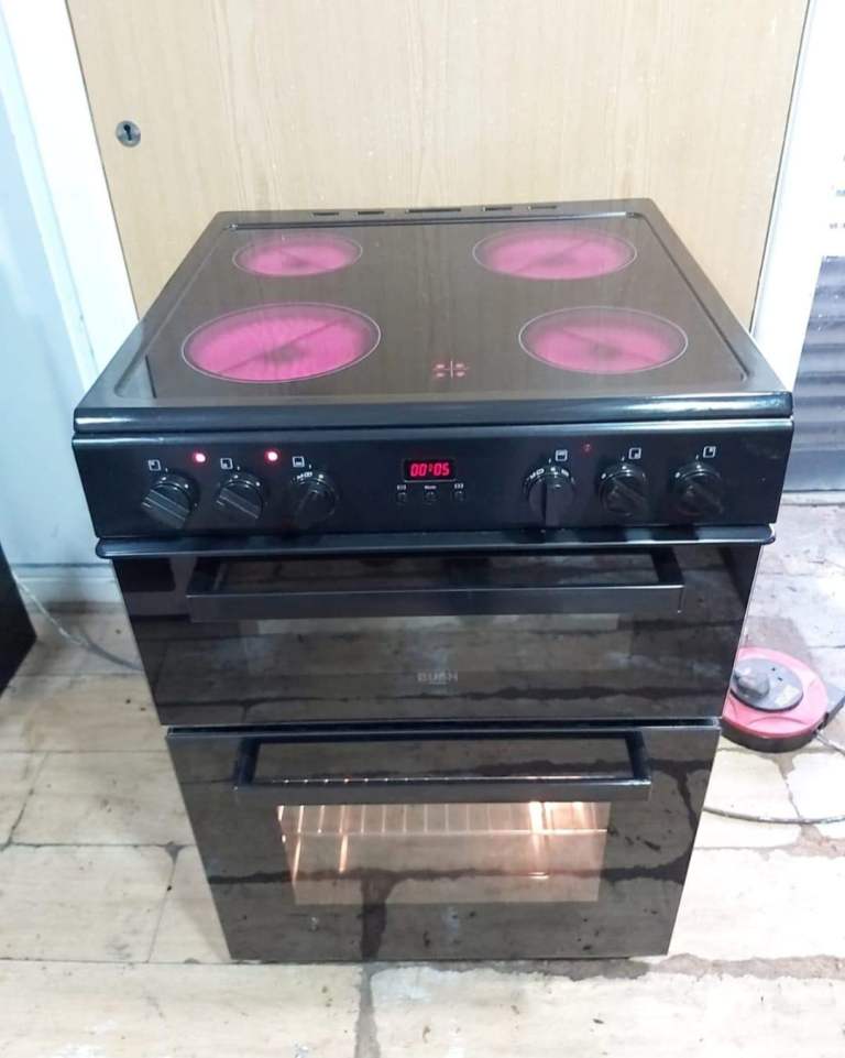 Bush 60cm full Electric cooker (IMMACULATE CONDITION)