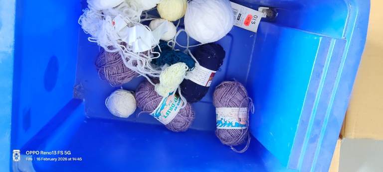 Job lot wool, thread, needles and more 