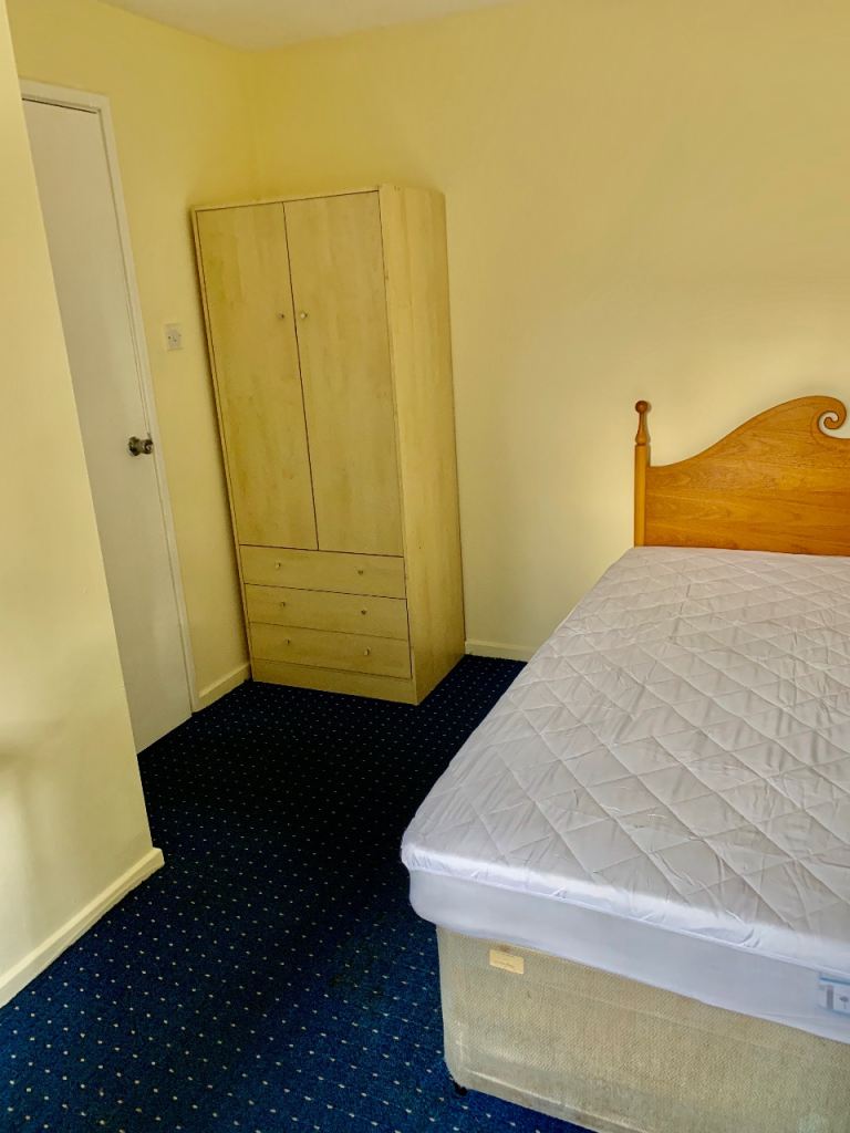 DOUBLE ROOM IN SHARED HOUSE DERBY CITY