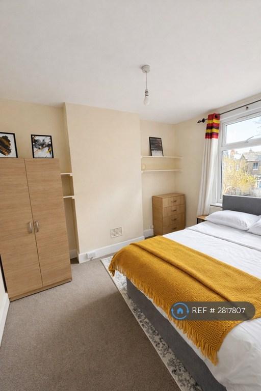 1 bedroom in Queens Road, Morden, SM4 (#2817807)