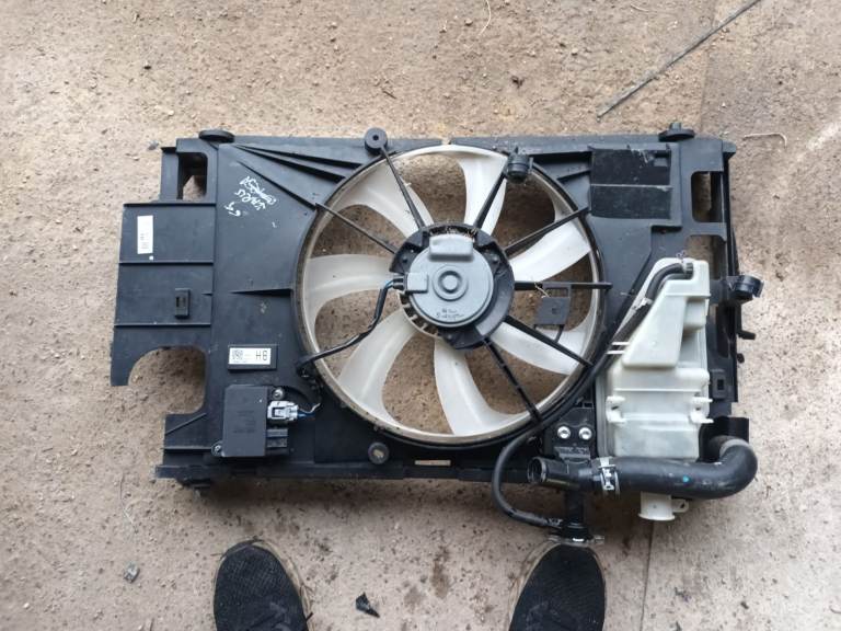17 yaris 1.5 COOLING FAN from £99