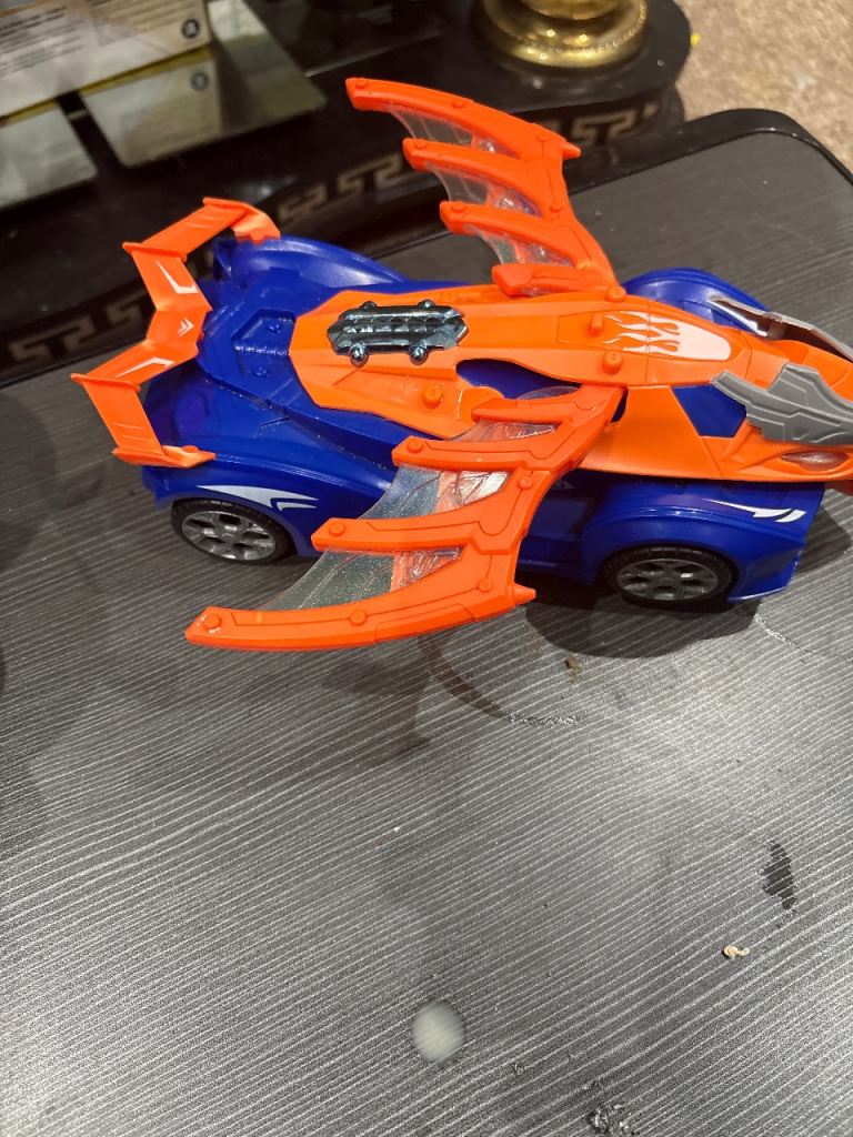 Transformers type of car takes batteries