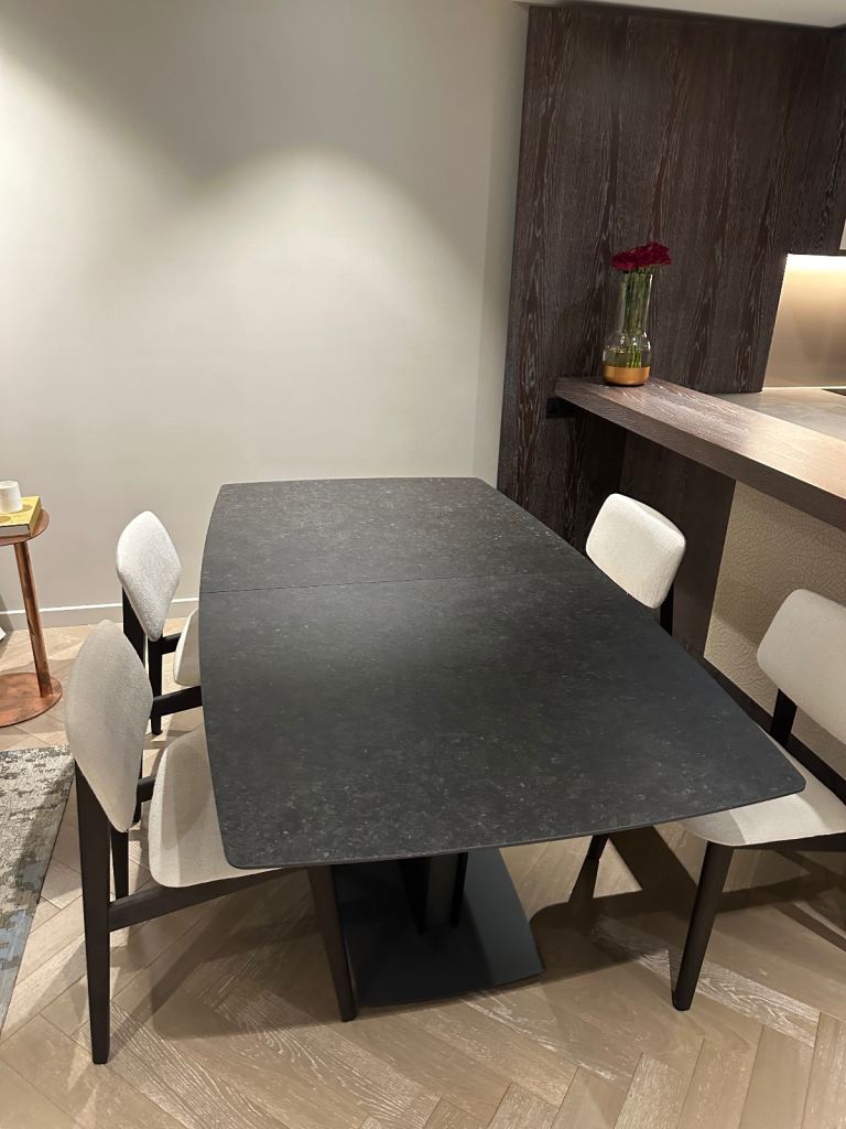 Dining table - Bo-concept 