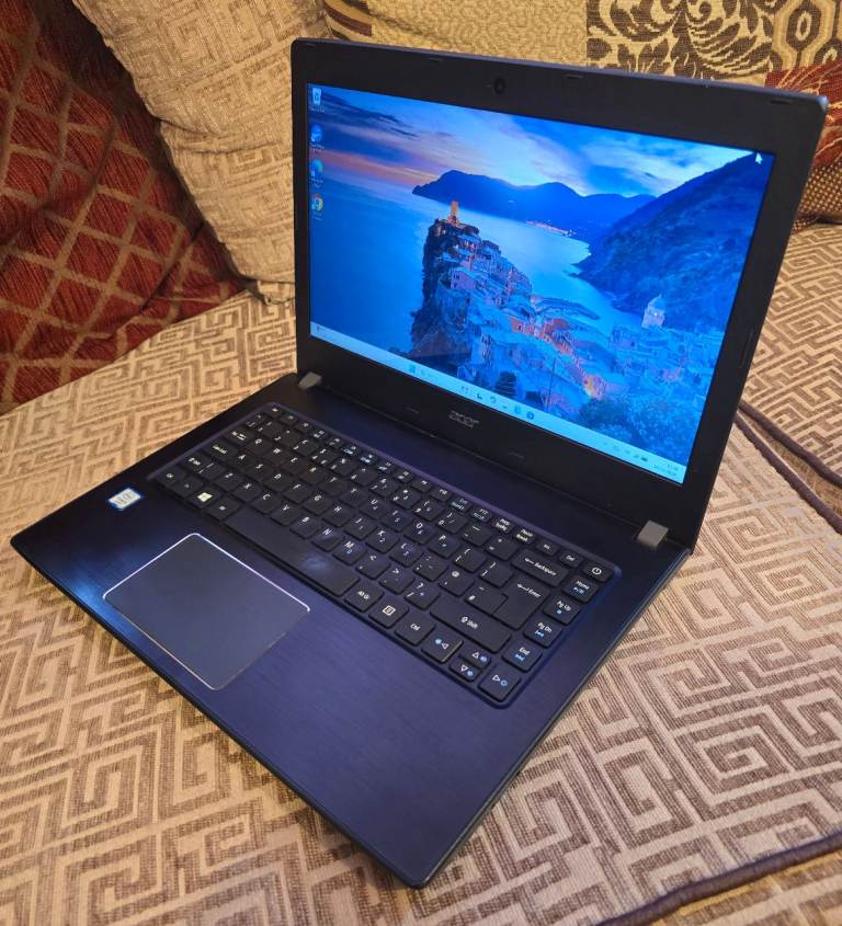 Acer Laptop - 8 Gig Ram - 256 SSD - Good Working Order - Good Clean Condition - Win 11