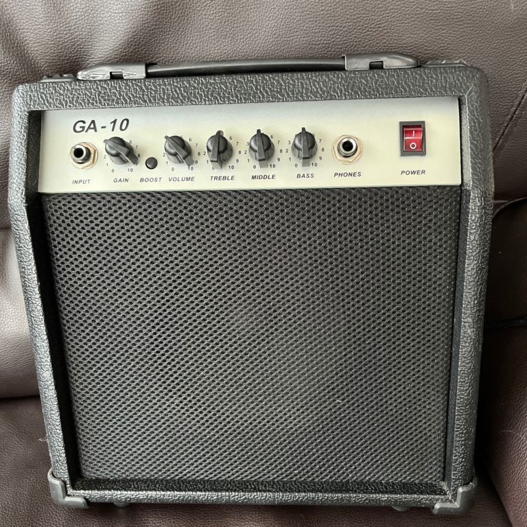 GA-10 Guitar Amplifier – Good Condition