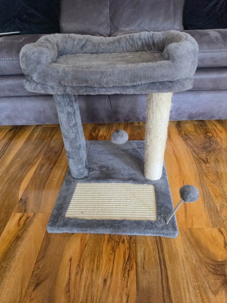 Cat tree scratch post 
