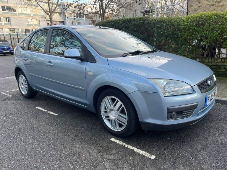 1596 (cc) Ford FOCUS GHIA, 5 doors Hatchback AUTOMATIC.