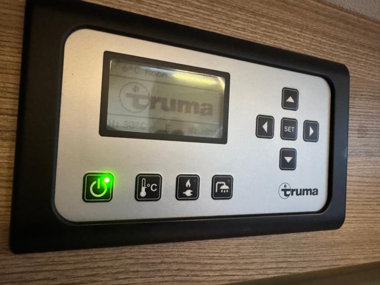 ⭐️ 2013 STERLING ECCLES SPORT 554 ⭐️ FIXED BED 4 BERTH ⭐️ LARGE SOLAR PANEL ⭐️