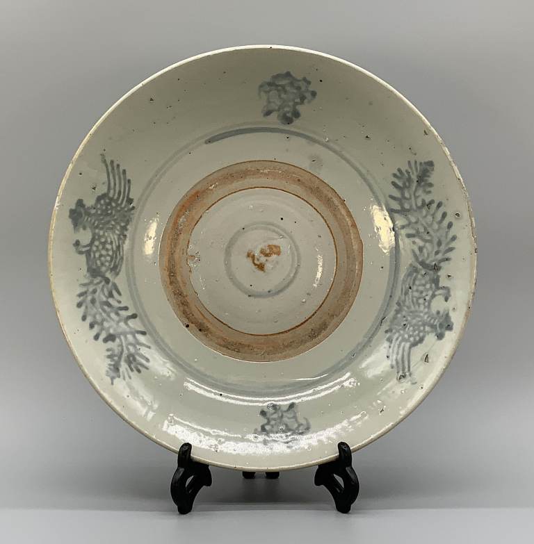 Large Chinese Ming Dynasty Swatow Ware Porcelain Charger Dish c. 1640 AD