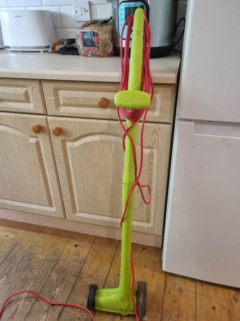 Electric weeding tool for patio 