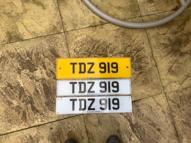 Non ageing number plates 