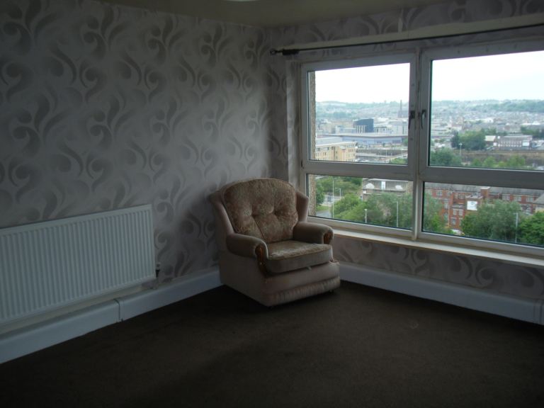 FLAT TO LET 2 BED