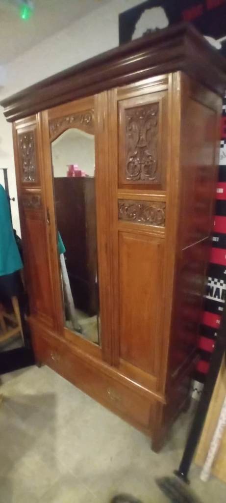 ANTIQUE WARDROBE 