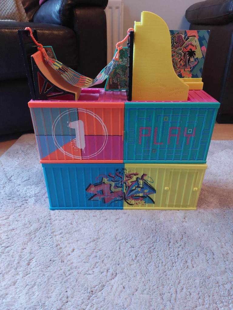 L.O.L dolls clubhouse.