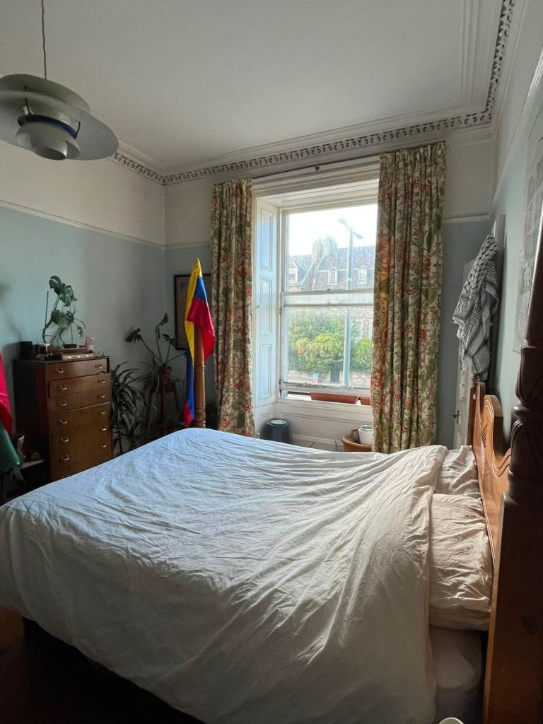 Big double room available in Leith
