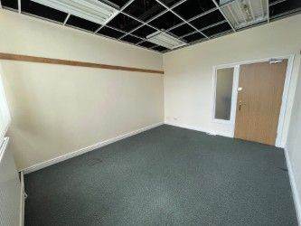 WORKSPACE * ROOM * OFFICE * SALON - TOWN CENTRE STUDIO - 1st Floor - £225 + vat pcm 166sq ft