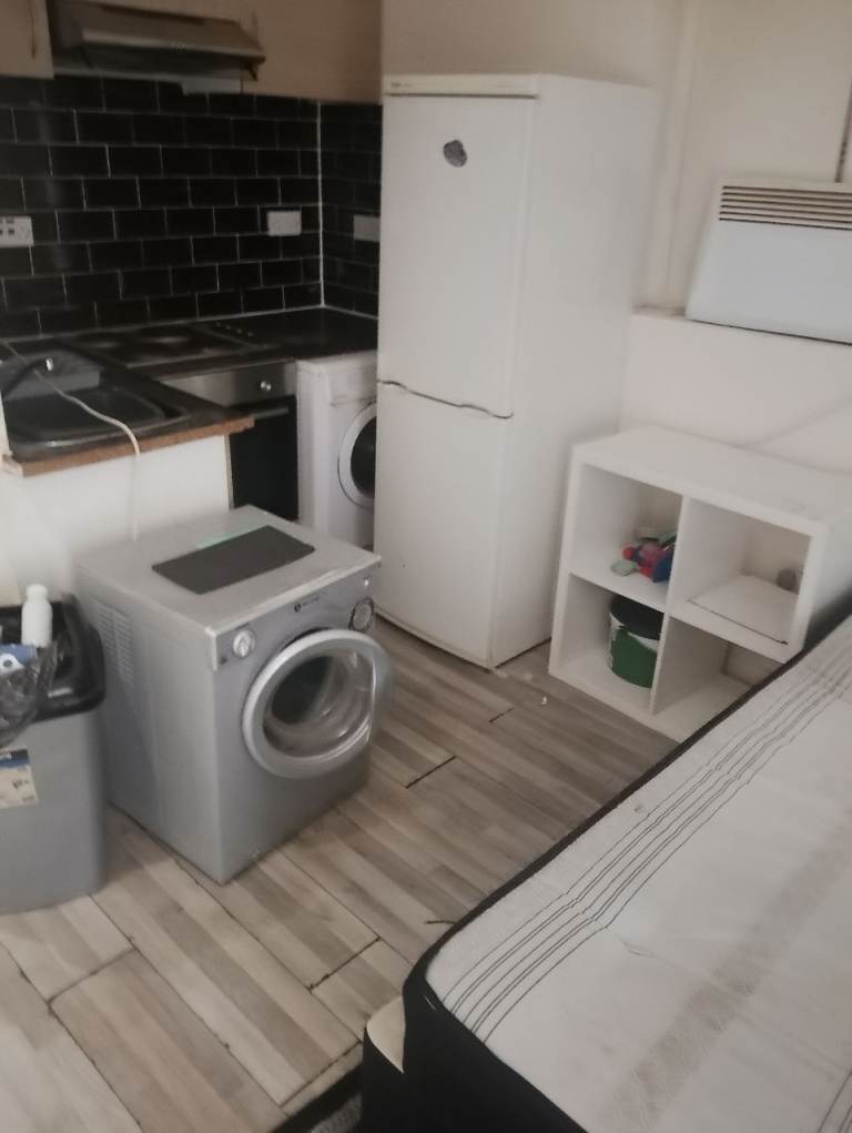 Studio flat available washwood heath suit DSS aged over 35 