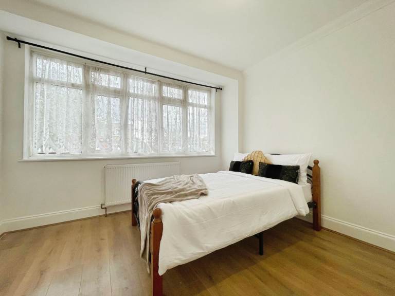 Large Furnished Double Room | Ensuite | All Bills Inclusive | EN3 5RR