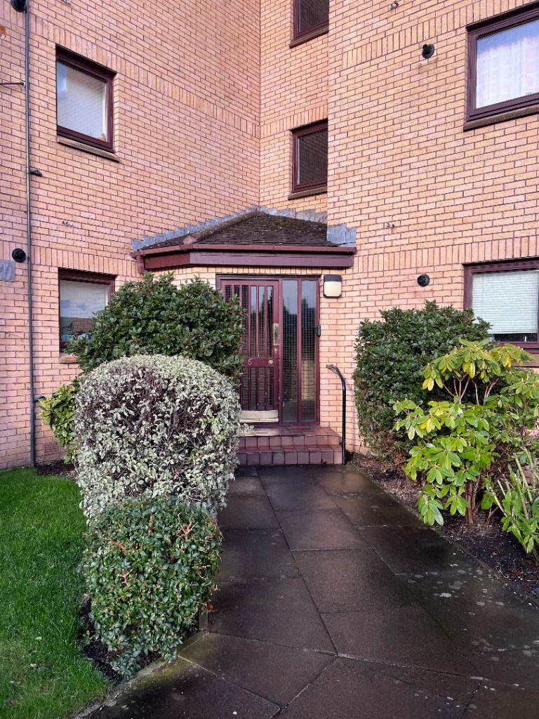 Two bedroom ground floor flat Blackford area